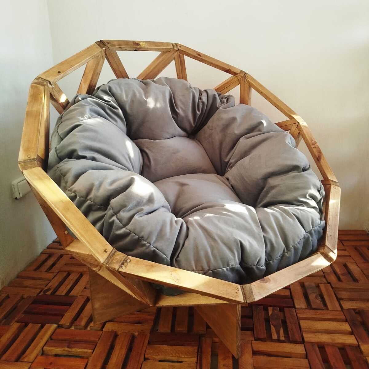 Asiento Domubutaca tipo domo, tapizado en pana premium, ideal para espacios modernos en La Plata. Imagen 1 de 4.